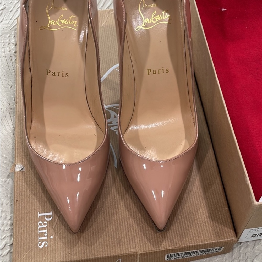 Christian Louboutins hot chick - Picture 6 of 9